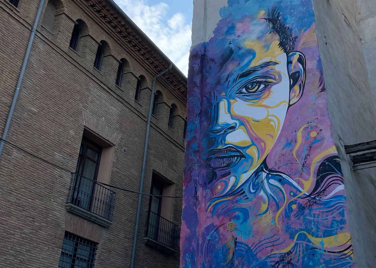analassop's tweet photo. ¡Feliz #DiaMundialDelArte! 👩‍🎨

🔸Gracias por todas las obras que hay en galerías, pero sobre todo por aquellas que no están expuestas.

Como este precioso mural que encontré en Tudela 👇 https://t.co/zzDBPDnYzj