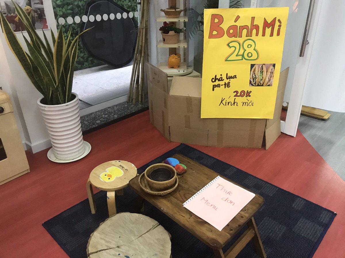 Play based does not mean our teachers don’t plan thoughtful invitations to play &amp; promote learning #play #earlyyears #ishcmcib <a href="/Mikayla17237490/">Mikayla Staffen</a> I want to be in your class