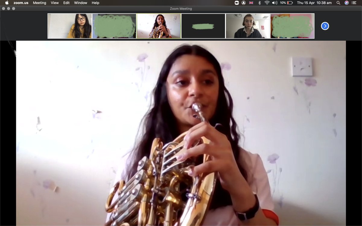 Amrit Sohal giving a demonstration of a couple French horn techniques! The students have went away to compose a couple of miniatures for her 📯