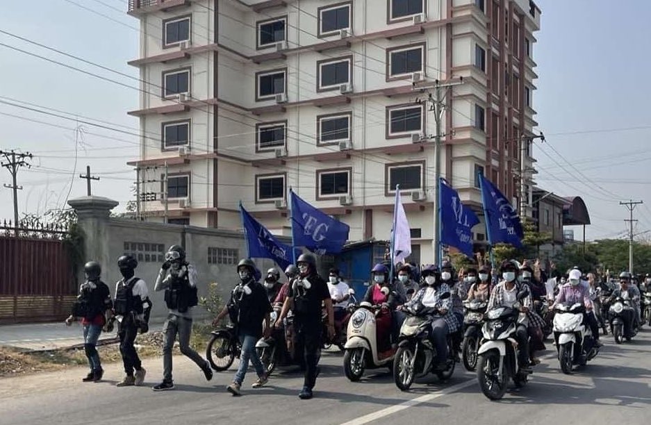 #Apr15Coup #Mandalay

Determined protesters. Engineer’s Strike. 

#WhatsHappeningInMyanmar #Myanmar