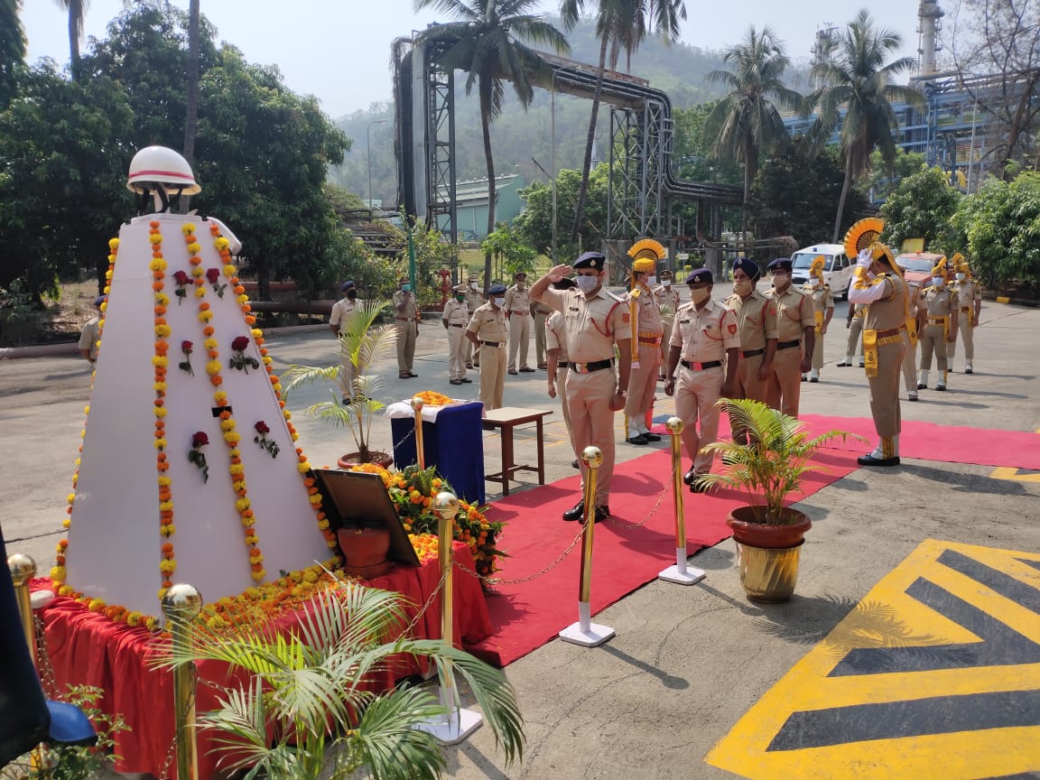 CISFHQrs's tweet photo. #NationalFireServiceDay2021 was observed @ CISF unit ONGC Mumbai with theme “Maintenance of fire safety equipment is key to mitigate fire hazards. CISF personnel paid tribute to #bravehearts who laid their lives during firefighting. https://t.co/mrkBYrAysP