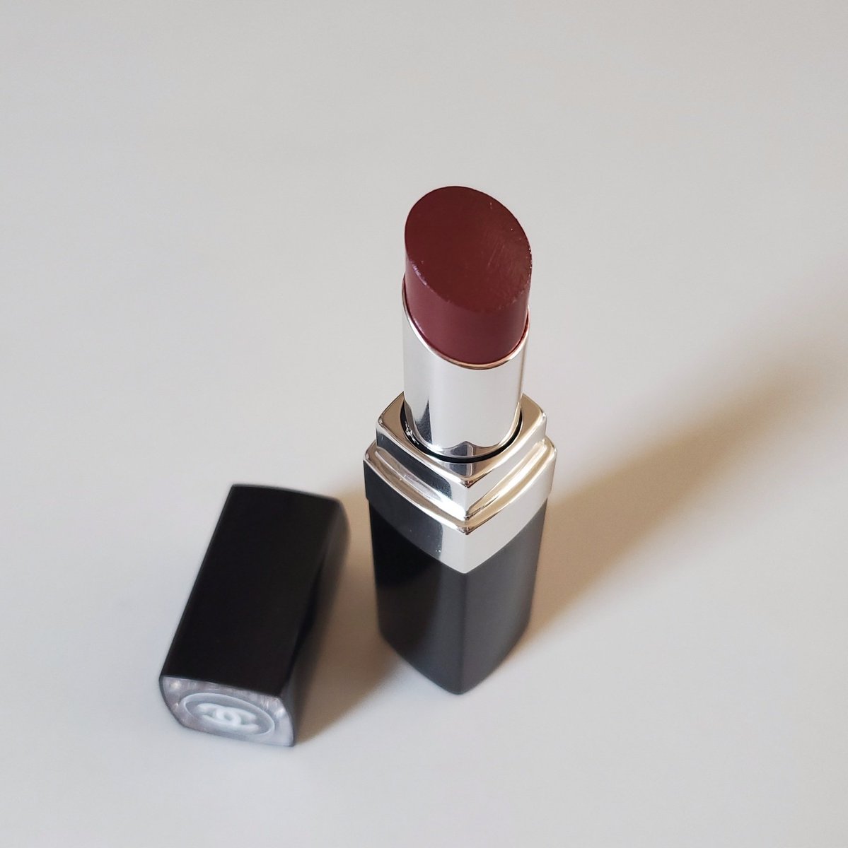 ソラ シャネル ルージュ ココ ブルーム 114グロウ 4月9日発売の新作 ウルトラシャイン プランプ効果が特徴の ルージュ 2層のフォーミュラで カラー層が密着して高発色が長続きし シャイニーオイル層が唇をふっくら見せてくれる ティッシュオフしても