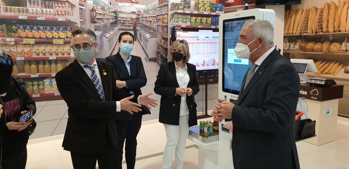 BerenguerPla's tweet photo. El Conseller @ramontremosa @empresacat visita @ICGSoftwareGrup acompanyat del president Andreu Pi i la directora gral. financera Meritxell Pi on ha conegut els nous projectes tecnològics #innovació @hioposoficial #Analytics #SelfQuiosk. També ha visitat #CashDro i #SwapService https://t.co/FjjeRFO3zh