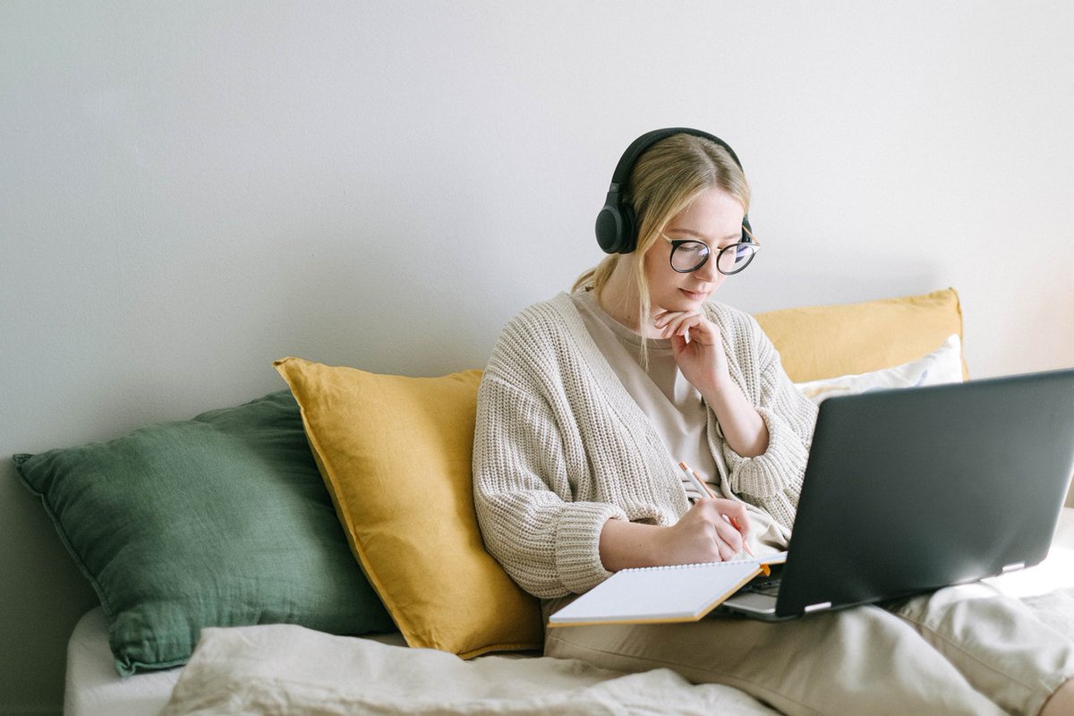 With many of us now used to working from our spare rooms &amp; having business meetings over video calls, could home working be here to stay? 🏡

Discover why #flexibleworking could soon replace #remoteworking on our blog: ow.ly/3tTq50Eno77

#covid19 #staffmorale #productivity