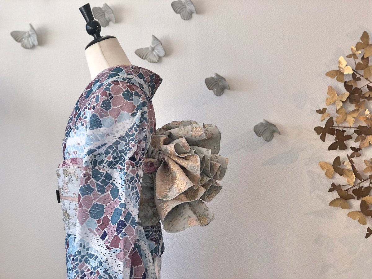 本日15日(木)21時頃より

新作兵児帯ご紹介の
インスタライブを行います

お時間が合えば

instagram.com/TSUBAKIAN_MAMI/

まで
覗きにいらしてくださいね

#Tsubakian  #着物