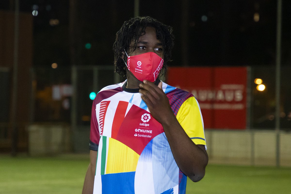 FVCF_Events's tweet image. 🎨 En el #DíaMundialDelArte no podemos dejar de recordar esta maravillosa camiseta de ⤵️ 

@FundacionLaLiga 
#LaLigaGenuineSantander 

#VCFinclusivo 🤝
#JuntsAnemAMUNT 🦇