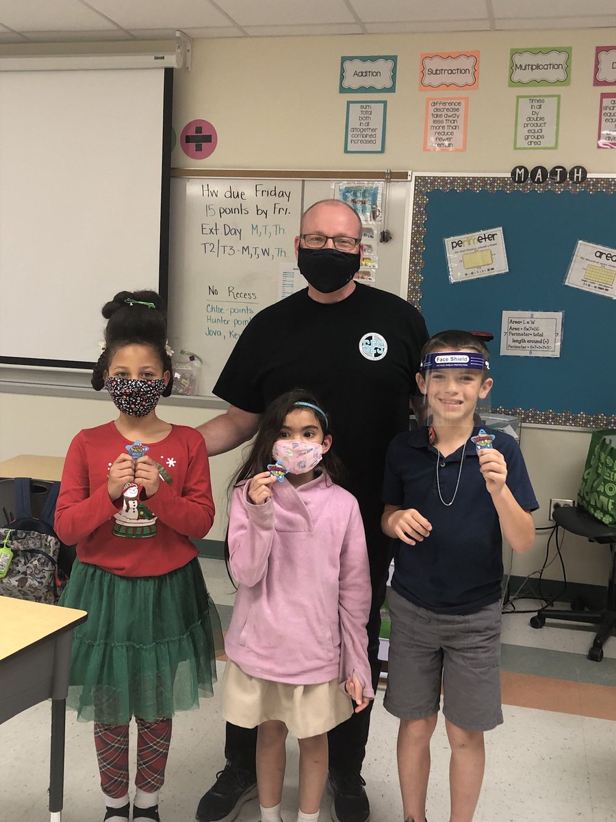 MsDemaris3's tweet image. Over half of our class has completed @SES_Admin’s Principal’s Challenge! Way to go! We are so proud of you! 🥳