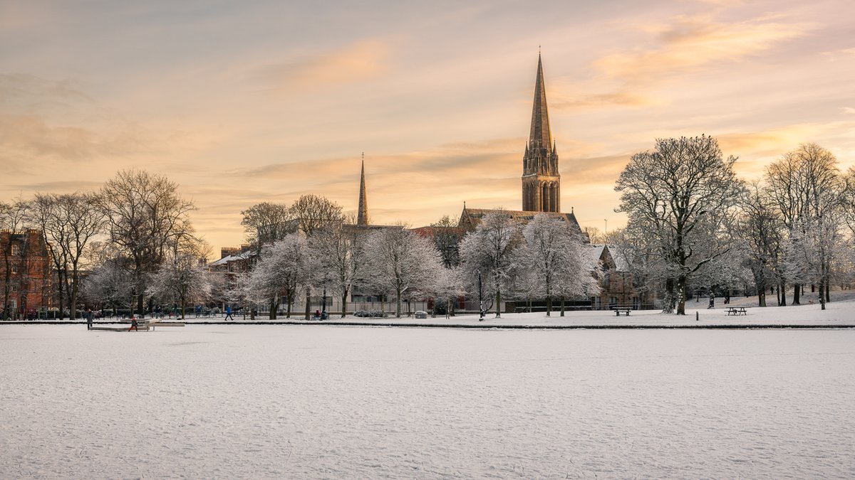 AlistairCassidy's tweet photo. @BBCAileenClarke Here you go. Certainly one of my favourites. Taken in Queen's Park on 9th January on a quiet morning. I just love the light in the shot and how quiet the frozen pond is. #lockdownpics https://t.co/TycsaRHr3C