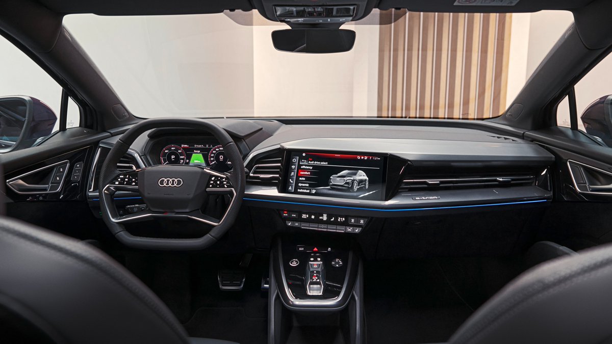 audi_burgos's tweet photo. Solo el progreso es capaz de transformar la ciencia ficción en innovación tecnológica. Damos la bienvenida al nuevo Audi Q4 e-tron 100% eléctrico, con una autonomía de hasta 520 km.
#EncuentroConElProgreso #Audi #Q4etron #FutureIsAnAttitude #emovilidad #ev https://t.co/sFVFf1fBRg