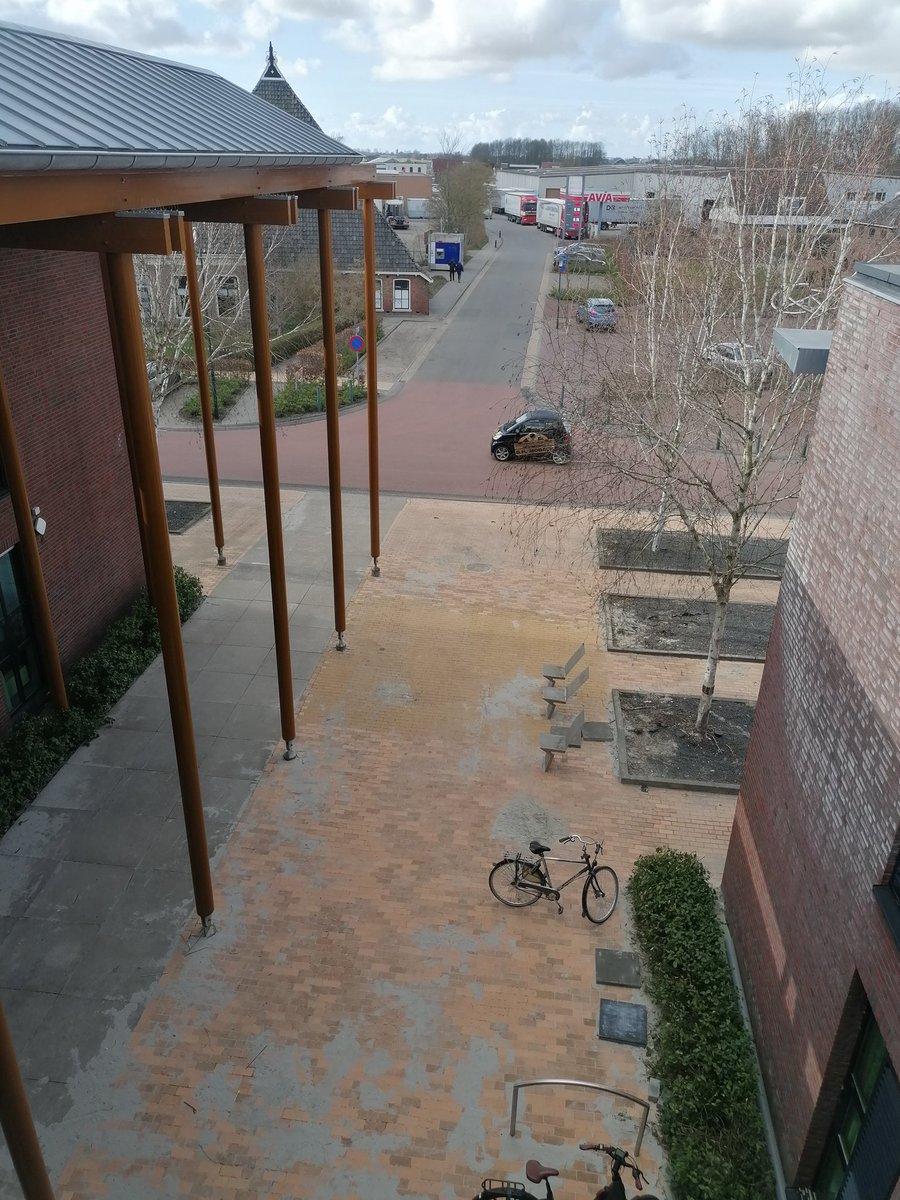 BrandweerMenaam's tweet photo. Gister op ons verzoek een kijkje genomen in de IenhoarnState in Menaam. De @KwadrantGroep heeft ons rondgeleid door het pand. Een goed beeld gekregen van de indeling en een uitleg van de activiteiten. We gaan er nooit vanuit, maar bij een calamiteit nu wel goed voorbereid! #Dank https://t.co/xWTFMlpoBO