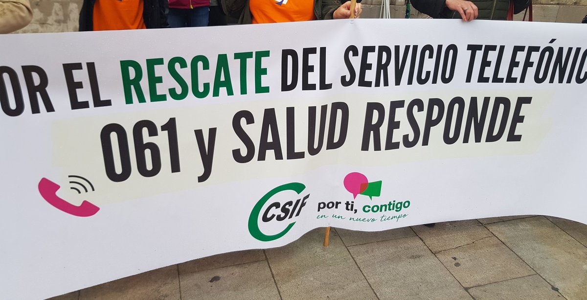 061GESGranada's tweet photo. #IntegracionYa La lluvia no ha sido obstáculo para volver a pedir un reclamo que dura 30 años ya y que no estamos dispuestos a prorrogar #NoSomosTelemarketing #FueraSubcontratas #SomosServicioEsencial #061urgencias #Sos061ySaludResponde #GestoresDeEmergencias https://t.co/Q9Cnigv21o