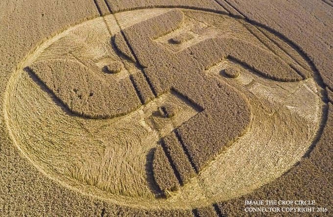 CROP CIRCLES-UFO's EzAwgCWVEAAtVnn?format=jpg&name=small