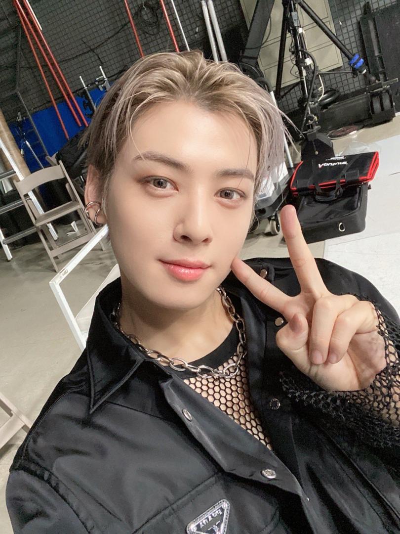 chachalovenunu's tweet photo. Nunu obrigada por ter me apresentado o Astro, por sua causa hoje sou mais feliz !! [ #ASTRO_ONE3rdWin || #ASTRO5thWin || #ASTRO || @offclASTRO] https://t.co/bRFYyU0aZB