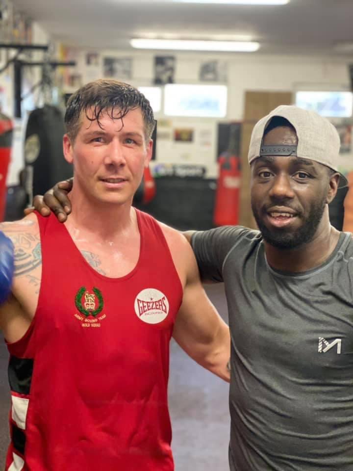 ChezNihell's tweet photo. We Working and things going on behind the scenes ⏳🥊👀

@JohnnyEdwardsT1 
@vetlocksmith 
@FiiHub 
@Danallcallsign1 
@ArmySportASCB 
@27RegimentRLC 

#soldier #proboxer #gymlife #soldierfit #fightfit #health #mentalhealth 
#lyinginwait #weready #BritishArmy 
#TeamNIHELL https://t.co/E6eF1mgmSW