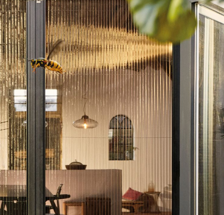 ZzzzZz... Wat zoemt er bij jou in de tuin of op het balkon? Komend weekend (17 &amp; 18 april) is er de nationale bijentelling. Doe jij ook mee?
#Nationalebijtelling #Bijentelling #NationaleBijentelling2021 #elkebijtelt #beschermdebij #Unilux #horren