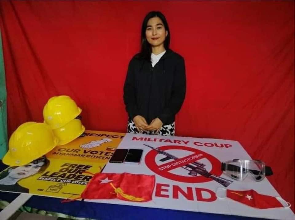 Influential Singer of Myanmar PoPo was abducted by Junta(SAC) this evening with the penal code 505(a).
FREEDOM OF SPEECH 
#WhatsHappeningInMyanmar 
#Apr15Coup 
#ReleaseTheDetainees