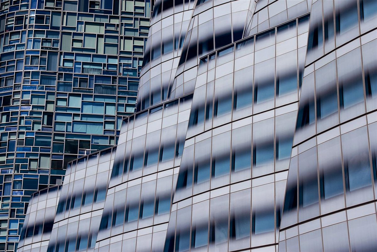 Dallas photographer Nikola Olic finds poetry in architecture
#photography &amp; #architecture
dezeen.com/2021/04/01/dal… <a href="/dezeen/">Dezeen</a>