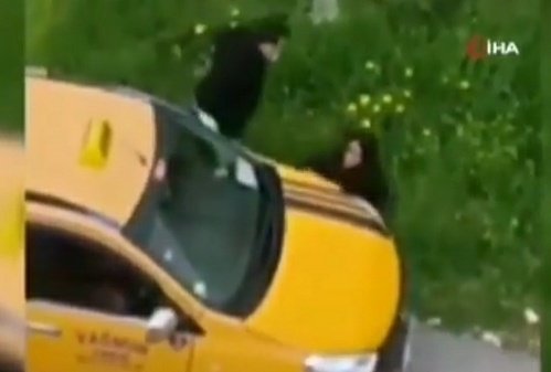 Bu sefer ne diyeceksiniz bağırmadı mı, açık mı giyindi yoksa gecenin bi vakti orada ne işi mi vardı?
#TacizciTaksiciTutuklansın