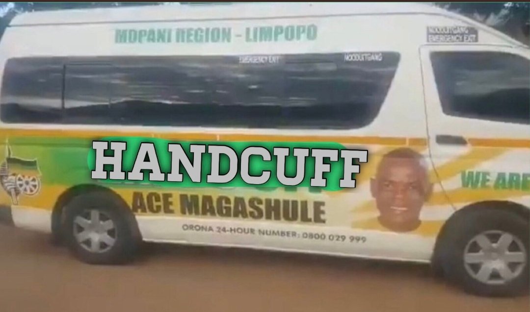 Gianicos1's tweet photo. Not sure what the fuss about the branded Taxis are all about! ๐๐คท๐พโโ๏ธ
#MagashuleStepAside
#Last14DaysOfAce
#AceMagashule https://t.co/MNi1pu4SO6