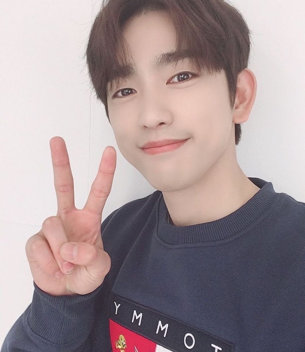 TK97HJ's tweet photo. [#TKGRAM] @𝙝𝙖𝙣_𝙟𝙞𝙣 : 

Depois de uma aula muito louca, hora do cafézinho. https://t.co/Tmo8HhAugx