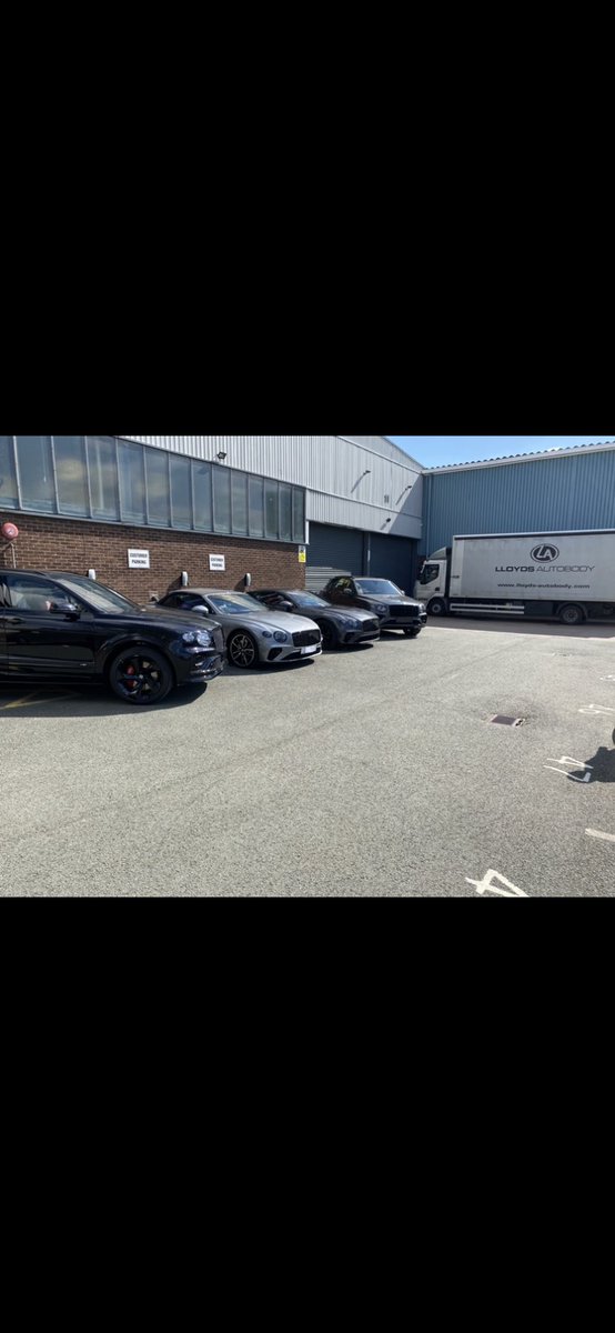 Lloyds X Bentley photo shoot! Shot onsite at our Manchester location #collaboration #funinthesun #Bentley #BentleyBentayga #BentleyGT #BentleyGTC #prestige #car #repair #vehicles #truck #van #NorthWestDistrict #Fleet #newbentayga