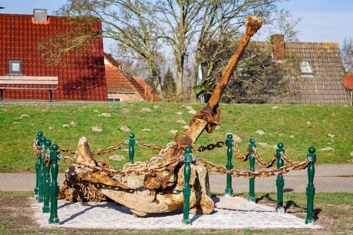 greetsielblog's tweet photo. Die kalten Temperaturen zeigen wirklich Ausdauer. Auch heute früh begann der Tag in Ostfriesland mit lausigen Graden. Immerhin zeigte sich die Sonne immer wieder einmal und strahlte mit etwas Wärmer herab. #immernochkalt #greetsiel #anker https://t.co/CyKZN194XB