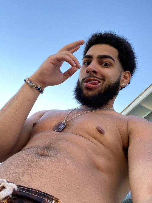 Watch gorillaglue327's leaked NSFW photo on TwXstars