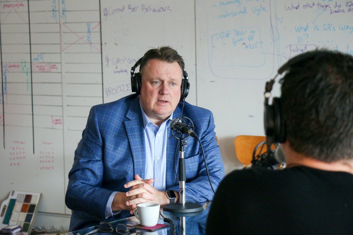 Two Truths and a Lie: Mayoral Edition 👔

1) Mayor Savage's favourite cities are Belfast and Boston.
2) He is a history major.
3) He once taught Tony Hawk a skateboard trick.

Which is a lie? Tune in to ep 5 of DMEB on Monday to find out  🙌🛹

breakhouse.ca/podcast/