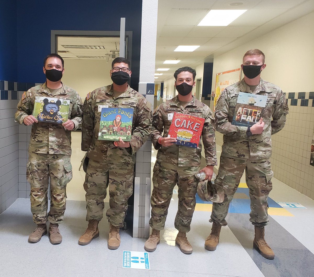 aduran_DWS's tweet photo. Thank you Service Members for coming out and reading to our little ones! #monthofthemilitarychild #PurpleUp #TeamSISD @DW_K8S @HValverde_DWS https://t.co/yomuJXOZxE