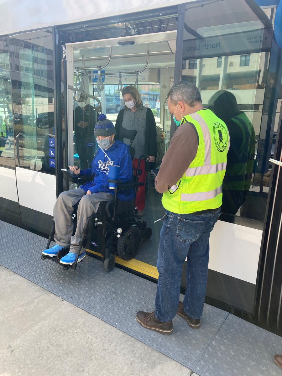 kcstreetcar's tweet photo. The #kcstreetcar Main St extension may not welcome riders until 2025, but the design work is full speed ahead. 
Yesterday, the project &amp; design team w/ @HDRtranspo  met with @_AbilityKC to learn more about what would make the best platform &amp; streetcar stop experience. https://t.co/KPTUH95kpG
