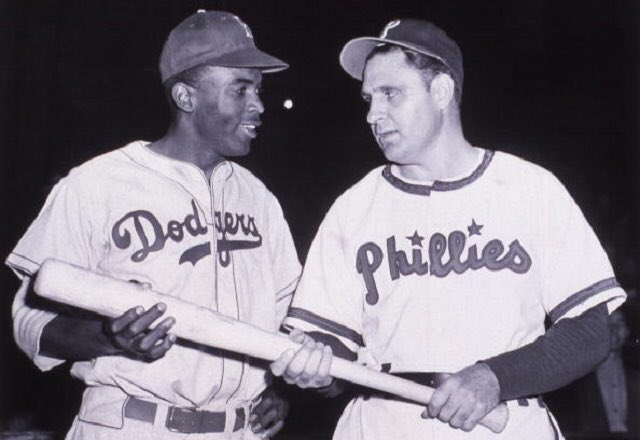 Le 15 avril est une date importante, à chaque année, pour le baseball, mais beaucoup plus pour une personne, un geste,une population,une nation! Rien est terminé malheureusement, après tant d’années! Continuons, pour enlever encore des barrières qui ne devraient pu y être! #42MLB