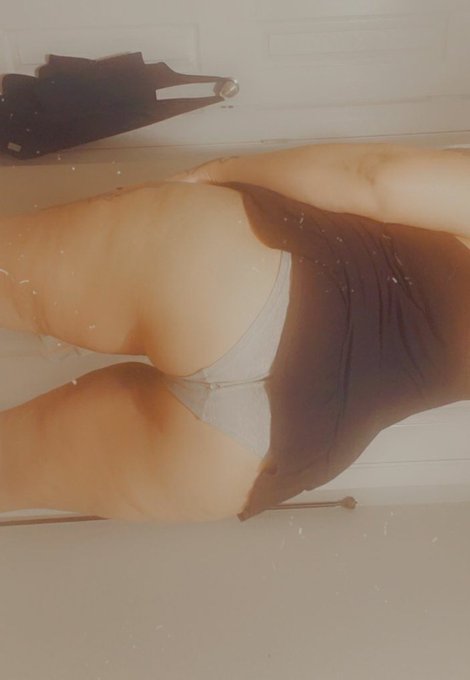 Best part about watching your weight loss progress? This butt. https://t.co/blh7GrdRiI