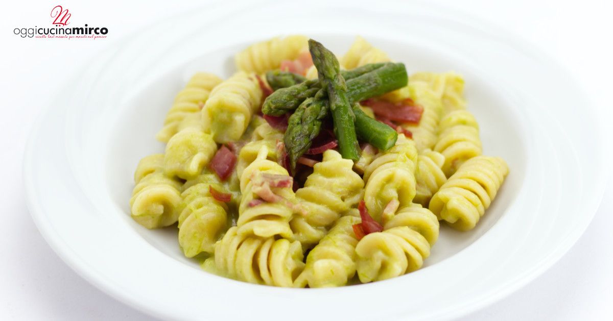 OggiCucinaMirco's tweet photo. Pasta con crema di asparagi e speck. https://t.co/kuBYF53vF4
#oggicucinamirco #asparagi #MagicCooker https://t.co/UQsCgy02Xt