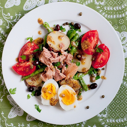 makeandtakes's tweet image. Use fresh tomatoes, beans, and herbs to make this tasty Salad Nicoise. I love this salad and hope you will too! 🙌
makeandtakes.com/mix-up-salad-n…

-
#saladnicoise #saladrecipe #freshtomatoes #freshsalad