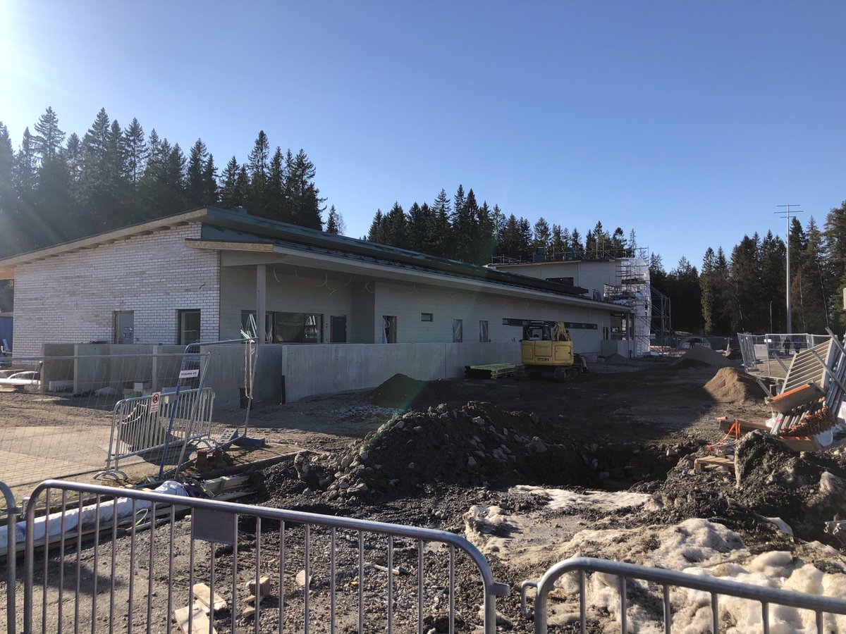juhay_r's tweet photo. Kaupin urheilupuisto kehityy ja on kokenut ison muodonmuutoksen. Ensi kesänä on vielä käytössä väliaikaisia rakenteita, mutta jo nyt näkee, että suunnitelmat palvelevat urheilua ja liikkumista hienosti. 😊 ⁦@Tamperekaupunki⁩ ⁦@PekkaPPaavola⁩ https://t.co/g9ZqsOHXy2
