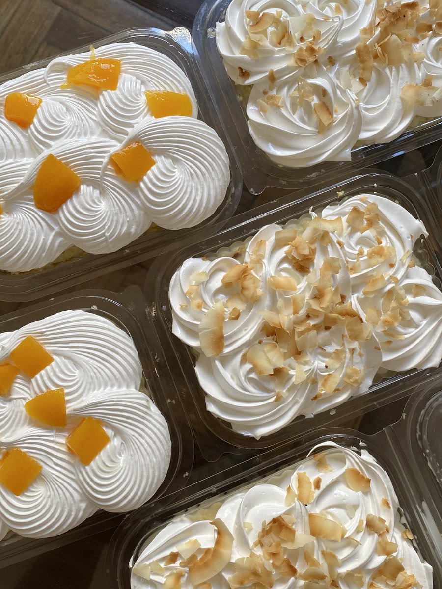 el_kebardo's tweet image. Renuncie a mi trabajo, emprendí mi propio negocio, soy cocinero y estudio pastelería, amo lo que hago🥺. Si me ayudan con un Retweet se los agradecería. 🙌🏻🙇🏻‍♂️

Son tres leches de:
Coco
Melocotón 
Clásica con un toque de canela
Próximamente de dulce de leche🇦🇷