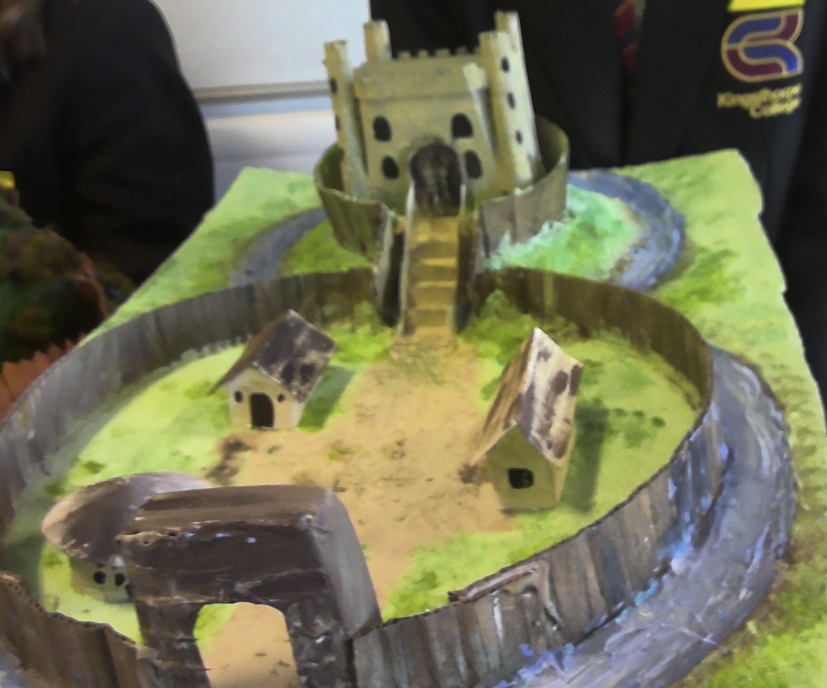 HumanitiesKc's tweet photo. What fantastic work from Year 7 students for their castle project homework! Well done all! 👏 #TeamKC #TeamHums @qoe_kc @KingsthorpeC https://t.co/sHuRZMm4C6