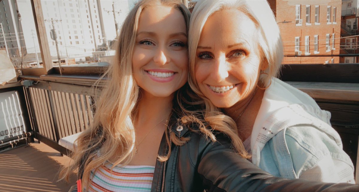 kady_mcmahon's tweet photo. A big happy birthday to the coolest mom evaaa! Xoxo https://t.co/C1MoValpqq