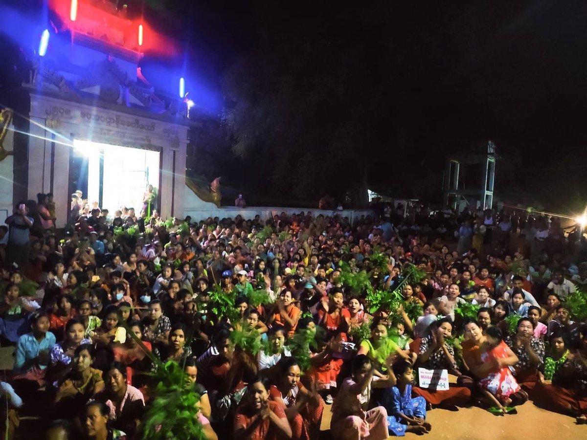 kh28473281's tweet photo. Powerful crowd protest against the military regime in MoneThwin village, Pale township, Sagaing Region. We never lose heart to do what's right for our country.
FREEDOM OF SPEECH
#Apr15Coup
#WhatsHappeningInMyanmar https://t.co/Py8RyYGBid