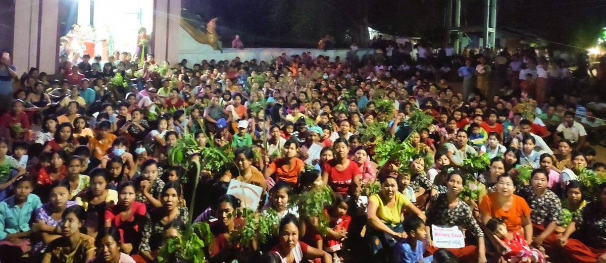 kh28473281's tweet photo. Powerful crowd protest against the military regime in MoneThwin village, Pale township, Sagaing Region. We never lose heart to do what's right for our country.
FREEDOM OF SPEECH
#Apr15Coup
#WhatsHappeningInMyanmar https://t.co/Py8RyYGBid