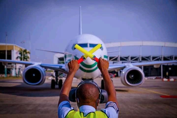 Haji_Shehu's tweet photo. JUST IN | President @MBuhari has returned to Abuja after a private trip to London. https://t.co/7qd4h1IEzU