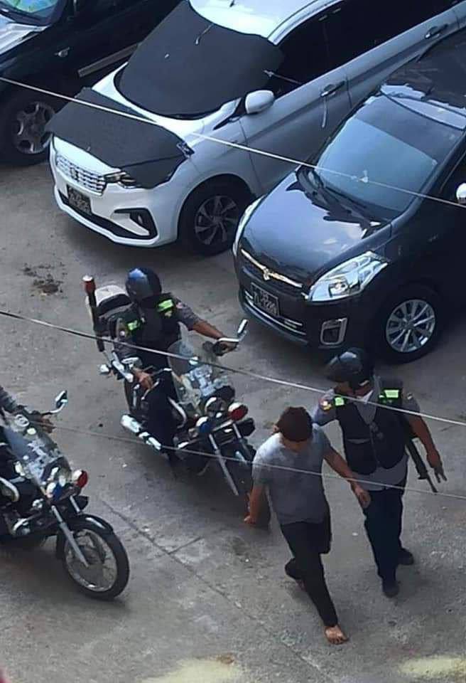 ThadaSu27's tweet photo. Photo evidence of military terrorists forcibly abducting an unarmed civilian for no valid reason in Thingangyun Tsp, Yangon.
FREEDOM OF SPEECH
#Apr15Coup
#ReleaseTheDetainees
#WhatsHappeningInMyanmar https://t.co/srZ1W2qrpN