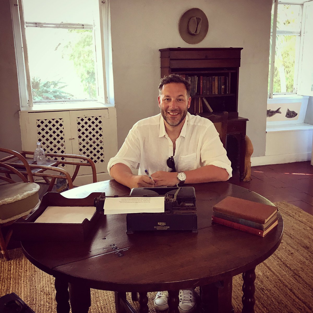 JT_Travels's tweet photo. A writer’s dream. The #HemingwayHome in Key West is now offering private three hour sessions in Ernest’s study. Watched over by a parade of his six (and seven)-toed cats. 🐈 ✍️ ☀️ #hemingway #keywest #writing #travelwriting #catsofinstagram @thefloridakeys @VISITFLORIDA https://t.co/F7BDs4Znuo