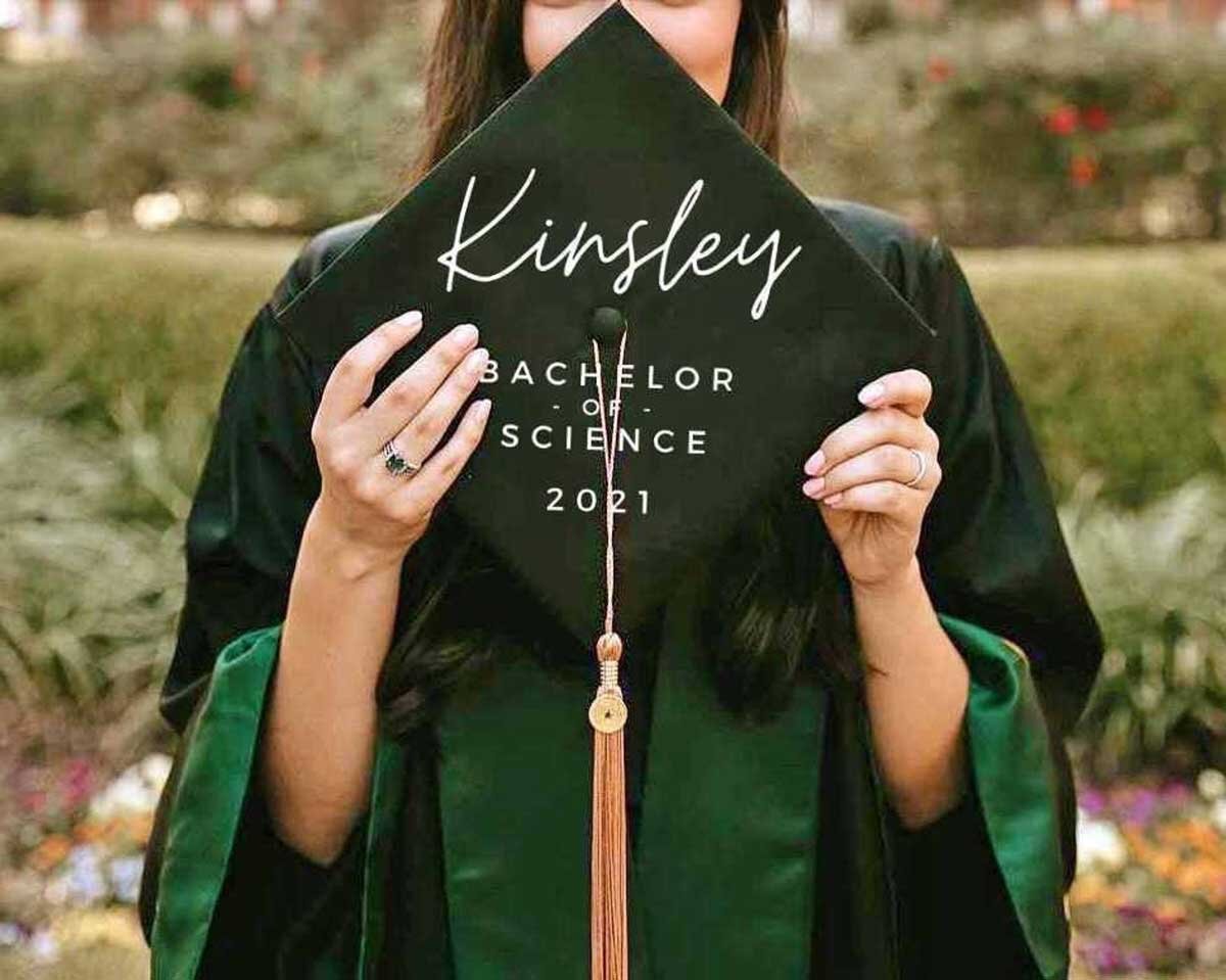 CreativeUnionD's tweet image. 15 Graduation Decorations And Keepsakes For The Class Of 2021 creativeuniondesign.com/blog/graduatio…