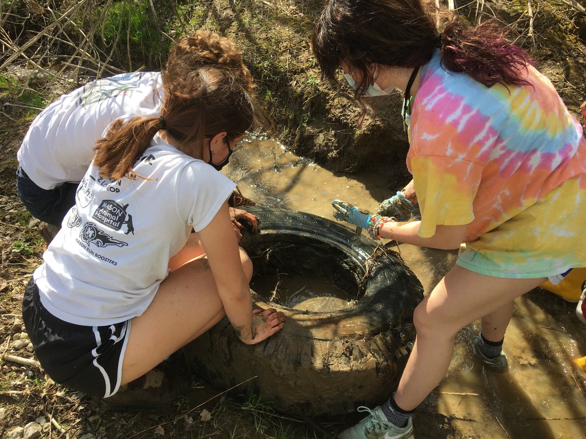 WCSWCD's tweet photo. A big THANK YOU to Mr. King and the Ecology Club students @MasonSchools MHS for helping to clean up parks in @imaginemason along Muddy Creek! What a wonderful group of students taking action this #EarthMonth!
#MuddyCreek #WarrenSWCD https://t.co/J35wy7zB0D