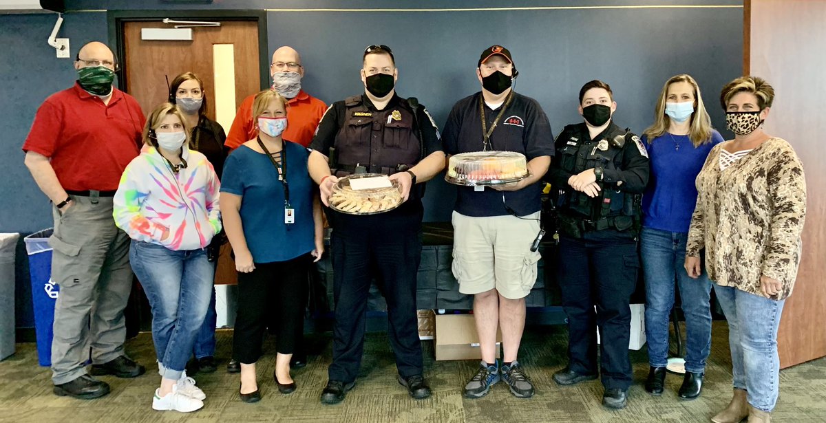 LoudounSheriff's tweet photo. Thank you to the @PurcellvillePD for dropping by to say hi and bringing our staff in the Emergency Communications Center fruit and danishes. This week recognizes telecommunicators nationwide.#headsetheroes #heartsbehindthevoices #alwaysheardneverseen #NPSTW2021 https://t.co/4wFTnKyDGw