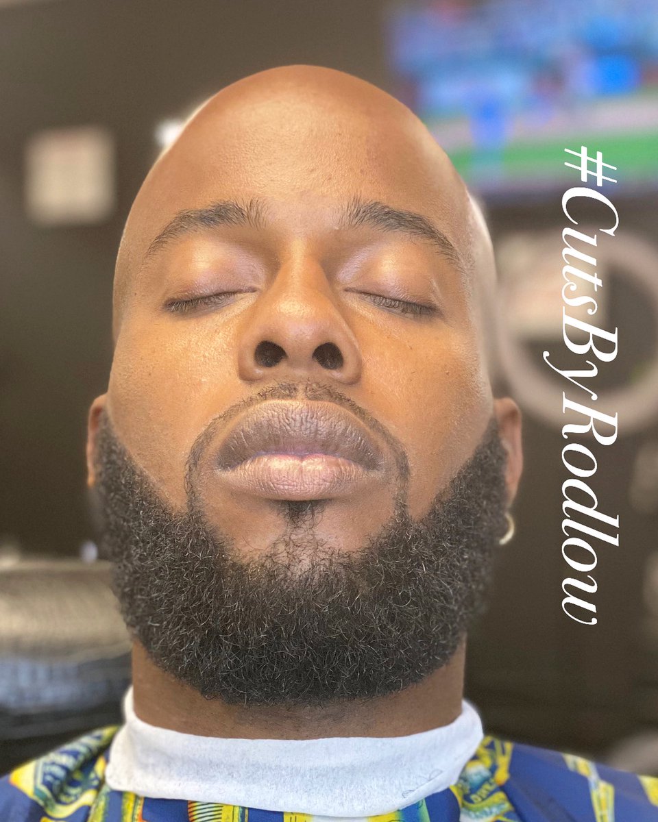RodneyWhitlow's tweet image. With My Guy Vont @polo_grindshard_shineshard  Boss Up 💪🏾 The Grind Is Real &amp;amp; It Don’t Stop 🛑 Good Work, Good Energy 🧩 #CutsByRodlow #RodlowDaBarber #TeamWorkMakeTheDreamWork #ImpeccableBarbersAndStylist #ToledoBarber #OhioBarber