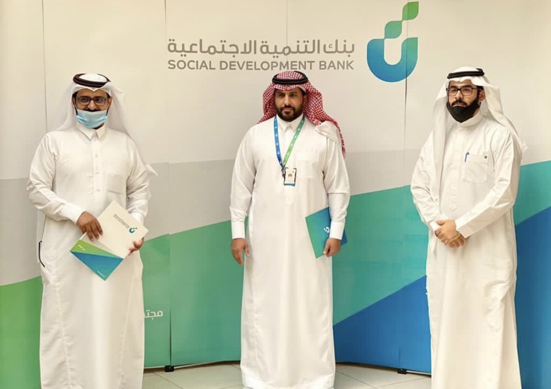 Saeed_Alwadie's tweet photo. بحمد الله وتوفيقه تم توقيع شراكة تعاون بين @labntanmiy وبنك التنمية الاجتماعية في مشروع الحي المنتج لتمويل المشاريع الصغيرة والمتناهية الصغر وتم تدشين المشروع يوم أمس أسأل الله ان ينفع به والشكر لمن ساهم ودعم وحضر https://t.co/8t89dcJu13