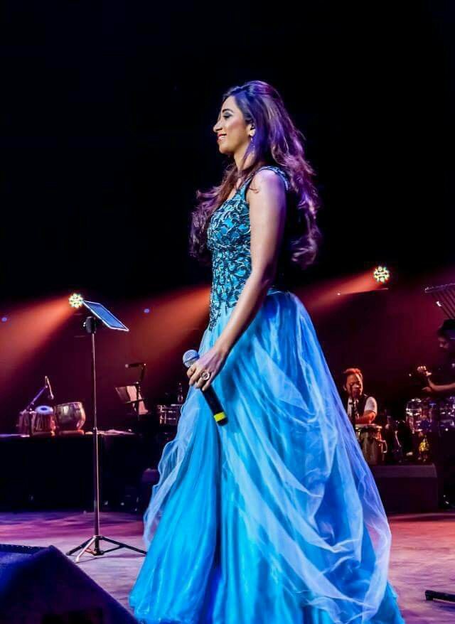 SonaSsg's tweet photo. Some unmatched pictures from Queen's live fandomβ₯
@shreyaghoshal - Would cherish to groove in the ravishing blue for the long..
MY MOST FAV CONCERT DIARIES..
#SGSLAYED #SGROCKS #UKDIARIES https://t.co/Co2aJcRgfq