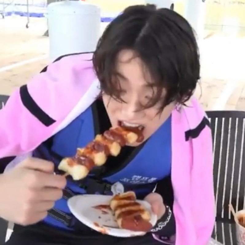 heekookthoughts's tweet photo. nom https://t.co/FHmVqvwWqp